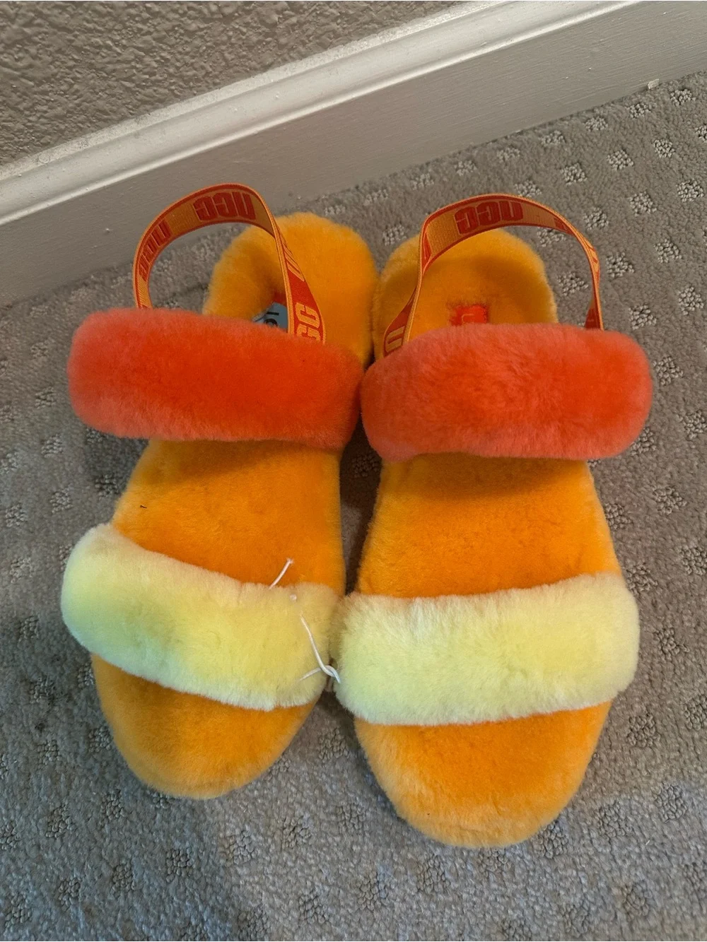 UGG women Multicolor Fluff Slide - Orange & Yellow